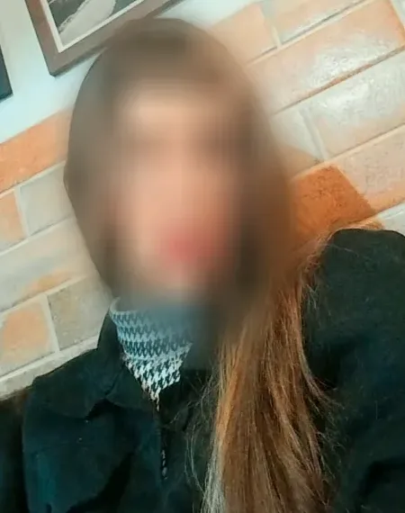 Chaima, 25