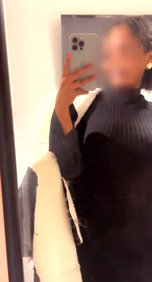 Fleur, 25