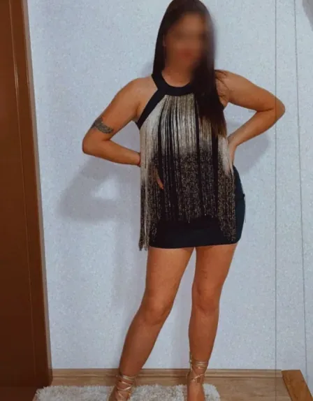 Isabella, 32