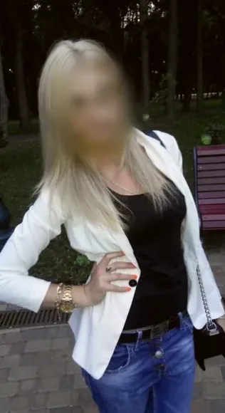 Julia, 35
