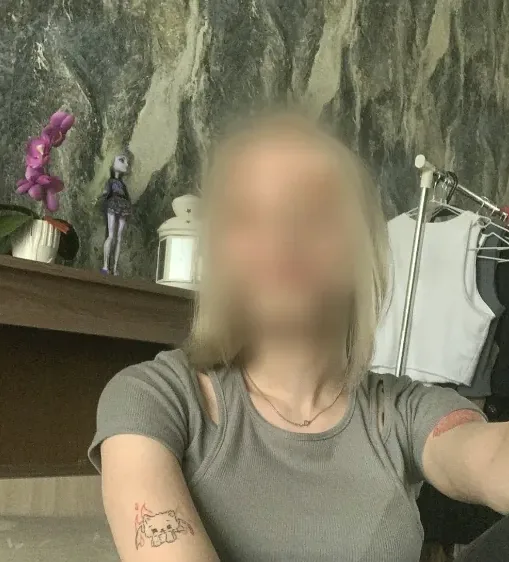 Nathalie, 19