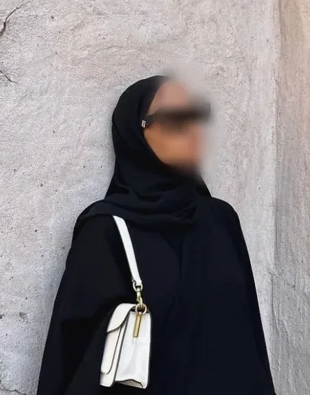 Nina, 26