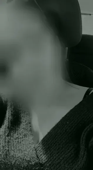 Sabine, 27