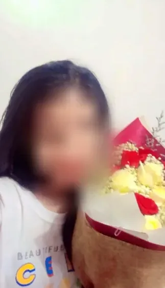 Sandra, 23