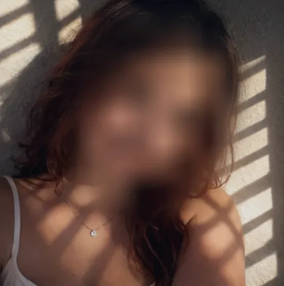 Zoe, 23